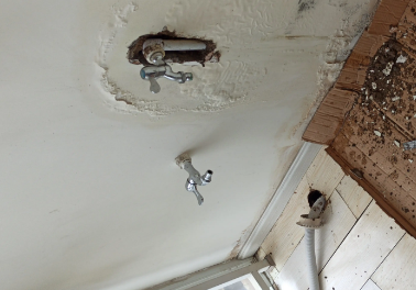 察哈尔右翼中卫生间测漏水